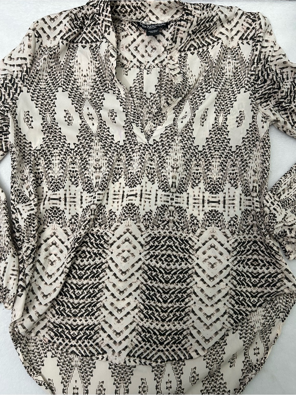 Mix Nouveau Cream & Black Printed V-Neck Blouse